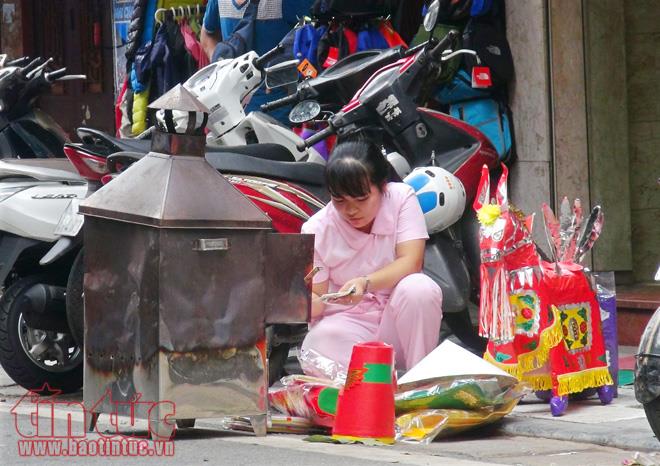 Nguy cơ hỏa hoạn do đốt vàng mã rằm tháng 7 ảnh 1